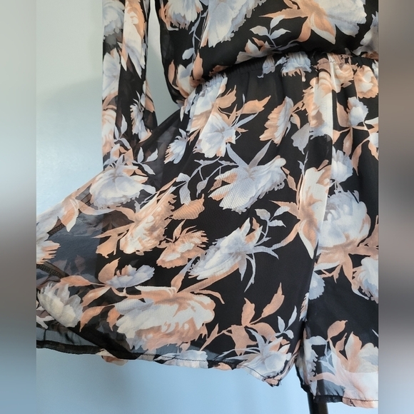 ASTR Surplice Front Romper in Black Size Small - Picture 10 of 10